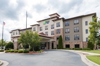 Holiday Inn Express & Suites Lexington NW-The Vineyard