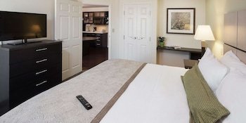 Sonesta Simply Suites Detroit Southfield