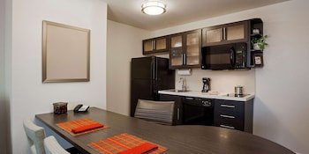 Sonesta Simply Suites Detroit Southfield