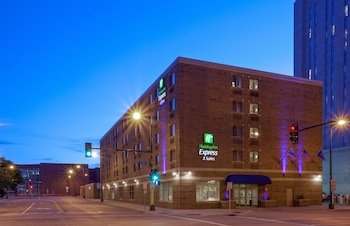 Holiday Inn Express & Suites Minneapolis-Dwtn (Conv Ctr)