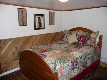 The Twin Lakes Inn