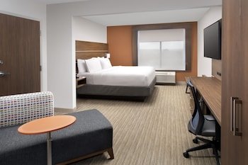 Holiday Inn Express & Suites Baltimore - BWI Airport North
