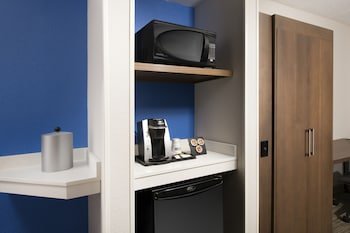 Holiday Inn Express & Suites Baltimore - BWI Airport North