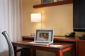 Courtyard Hanover Lebanon