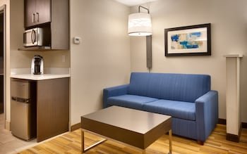 Holiday Inn Express & Suites El Paso I-10 East