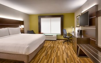 Holiday Inn Express & Suites El Paso I-10 East