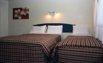 Bay Court Lakefront Motel