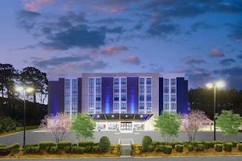 Holiday Inn Express & Suites Atlanta - Tucker Northlake