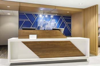 Holiday Inn Express & Suites Stevensville Benton Harbor
