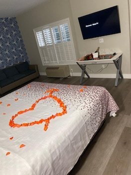 Mid City Inn & Suites Pico Rivera