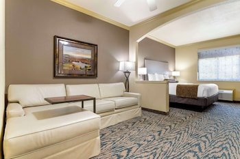Best Western Plus Crown Colony Inn & Suites