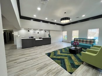 Quality Inn & Suites At Airport Blvd I-65