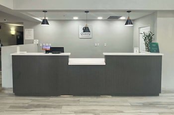 Quality Inn & Suites At Airport Blvd I-65