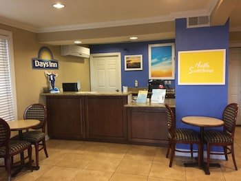 Days Inn by Wyndham Kingman East