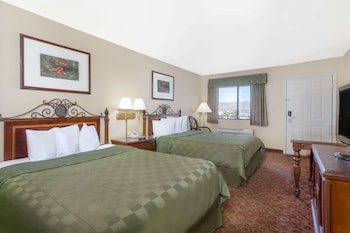 Days Inn by Wyndham Kingman East