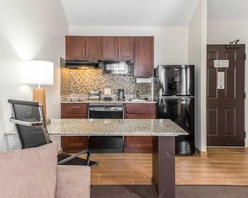 Mainstay Suites Pittsburgh Airport