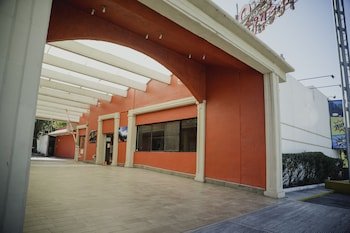 Capital O Hotel La Fuente
