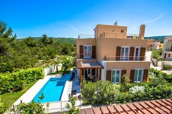 Splitska Villas