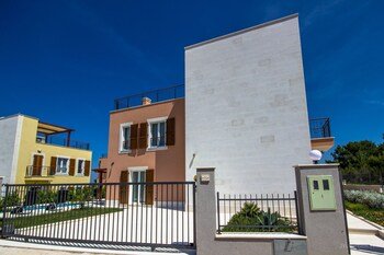 Splitska Villas