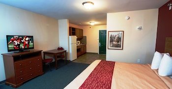 Red Roof Inn & Suites Dickinson