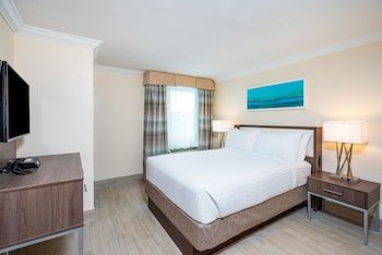 Holiday Inn Express & Suites Nassau