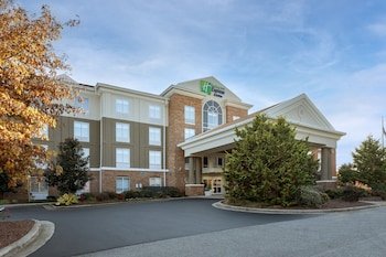 Holiday Inn Express & Suites Greensboro - Airport Area