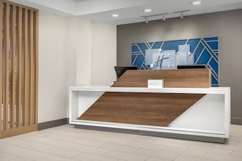 Holiday Inn Express & Suites Greensboro - Airport Area