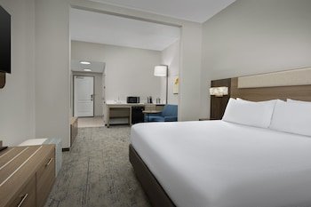 Holiday Inn Express & Suites Greensboro - Airport Area