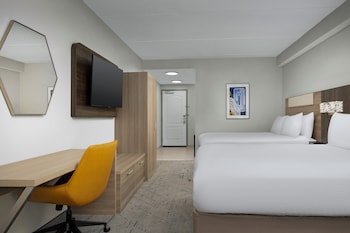 Holiday Inn Express & Suites Greensboro - Airport Area