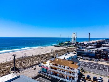 Boardwalk Hotel Charlee & Beach House Rentals