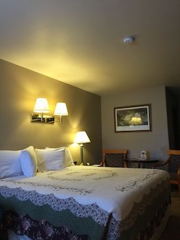 Whispering Sands Motel