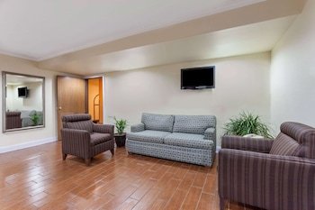 Super 8 by Wyndham Lexington Winchester Rd