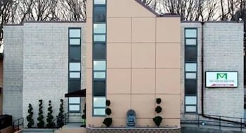 Meadowbrook Motor Lodge