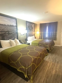 Super 8 by Wyndham Terrell