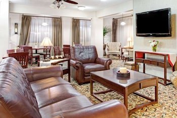 Ramada by Wyndham West Memphis