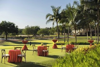 The Ritz-Carlton Naples, Tiburón