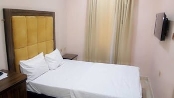 Gold Crown Hotel