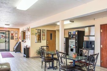 Econo Lodge Lansing