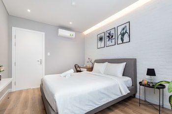 Cozrum Homes-Premier Residence