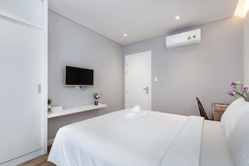 Cozrum Homes-Premier Residence