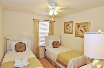 Bella Vida Resort by ihome Resort