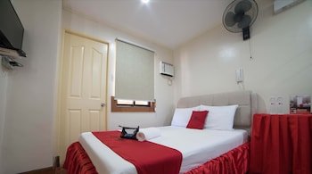 RedDoorz @ CPG Estate Hotel Taguig
