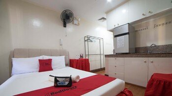 RedDoorz @ CPG Estate Hotel Taguig