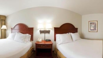 Holiday Inn Express Hotel & Suites Frackville