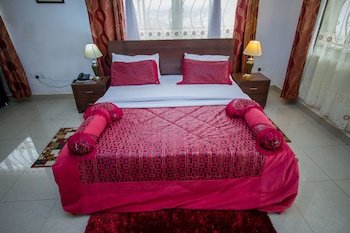 Reinah Tourist Hotel