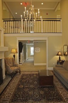 Publick House Historic Inn