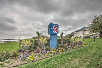 Motel 6 Dallas Northwest