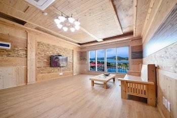 Yeosu Sea and Starnight Pension