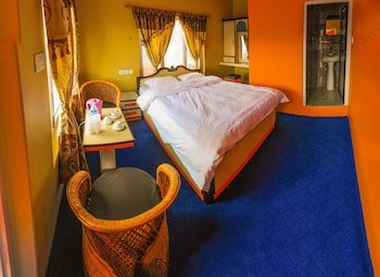 Hotel Seven Lake Paradise