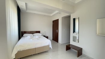 The Lavington Beach Hotel